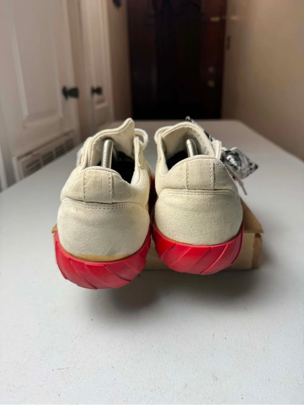 N/A off white