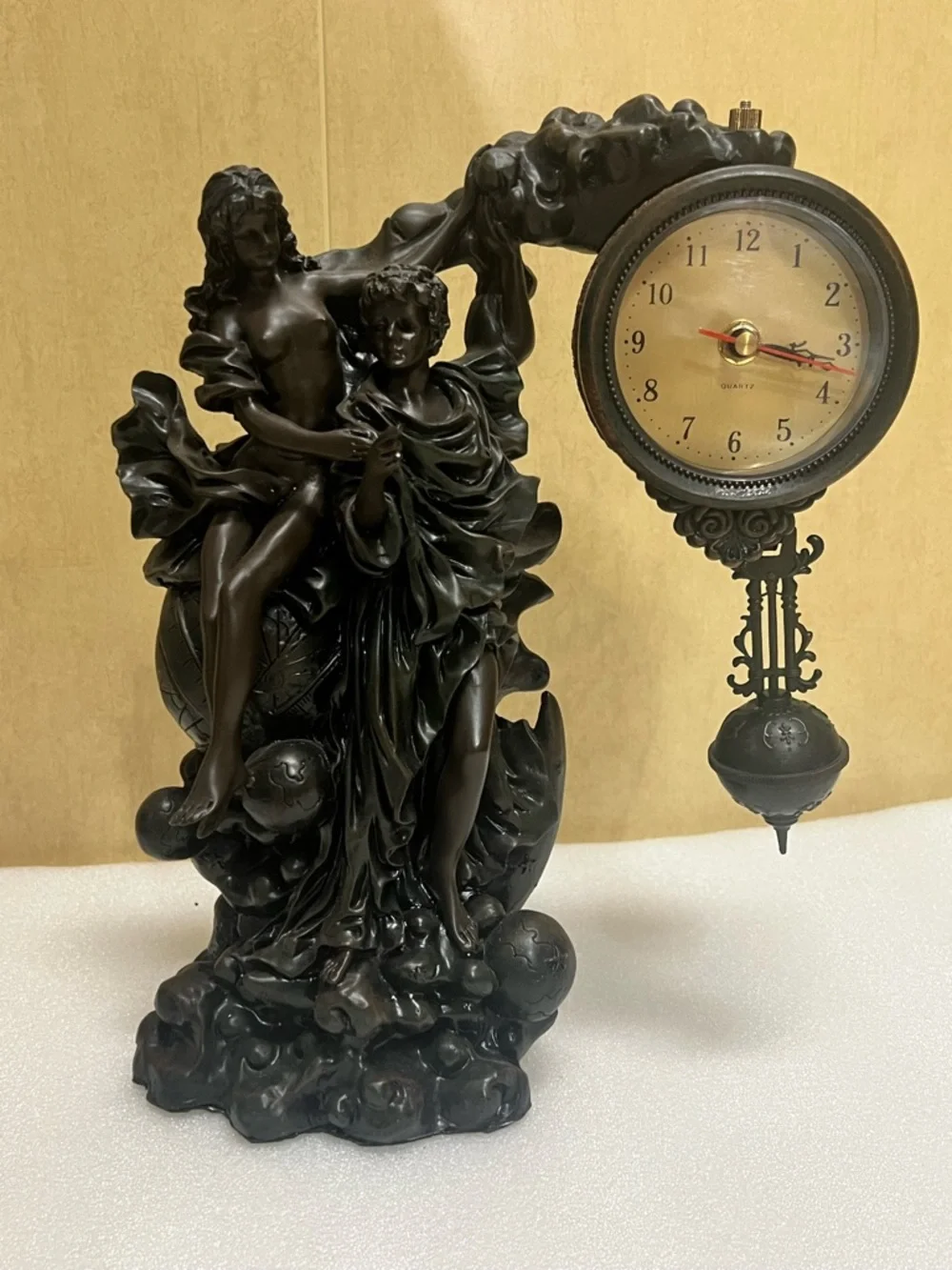 N/A vintage clock