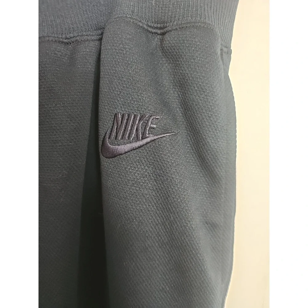 Nike men woven