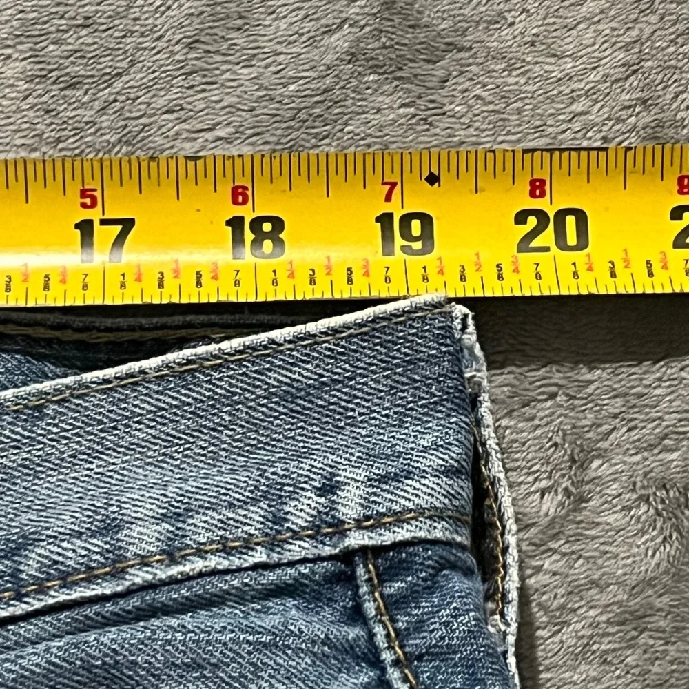 Levis levi 569