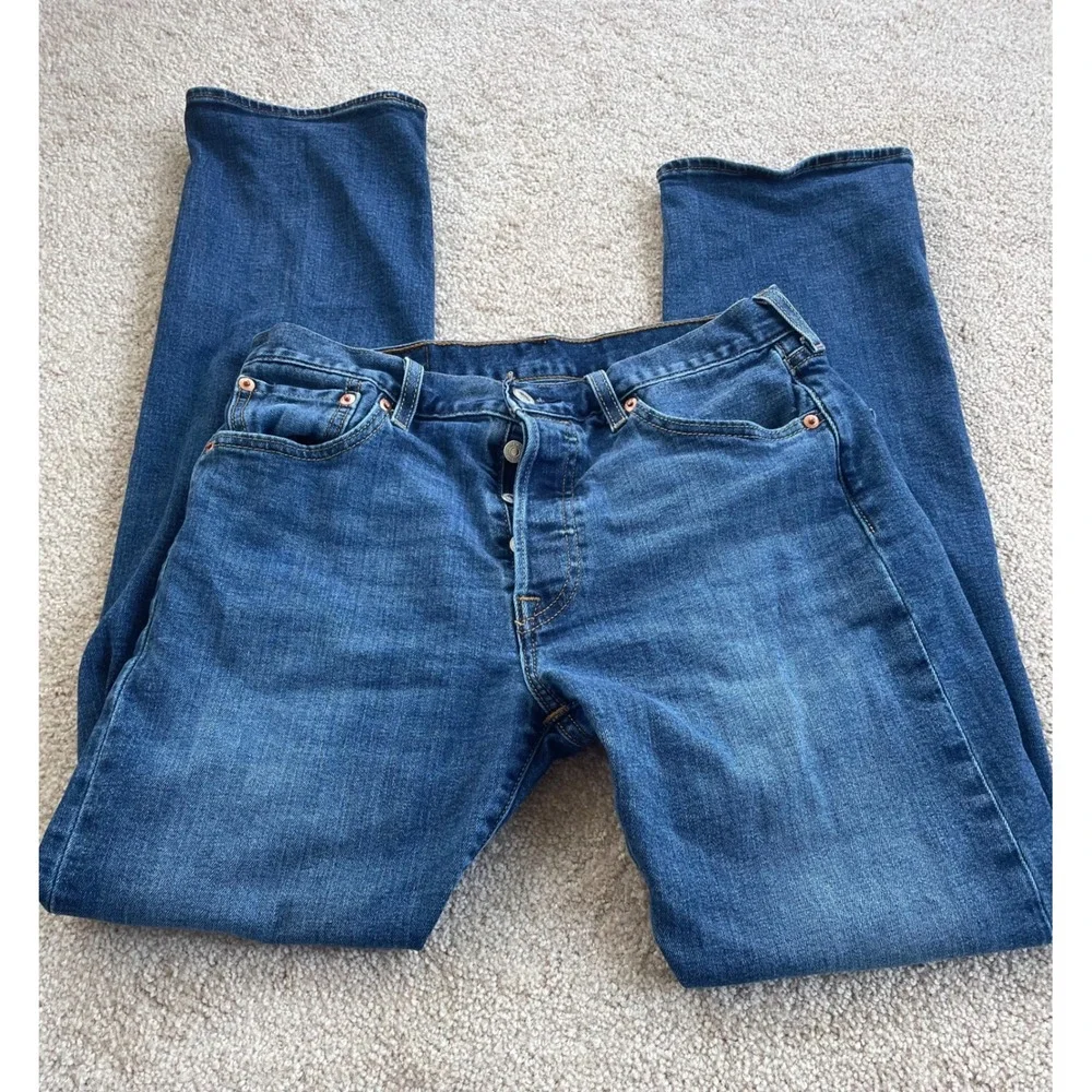 Levis 501 Original Fit Jeans Mens 30x32 Blue Denim Straight Leg Button Fly