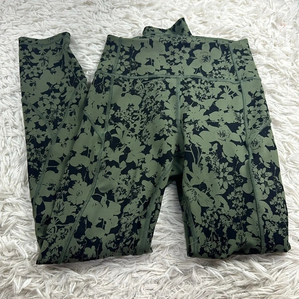 Lululemon In Movement 7/8 Tight *Everlux 25