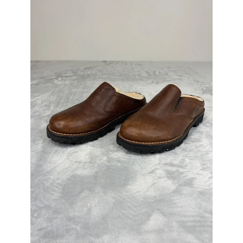 UGG Mens Brown Leather Shearling Lined Clogs Mules Shoes Size 9 Style 5140