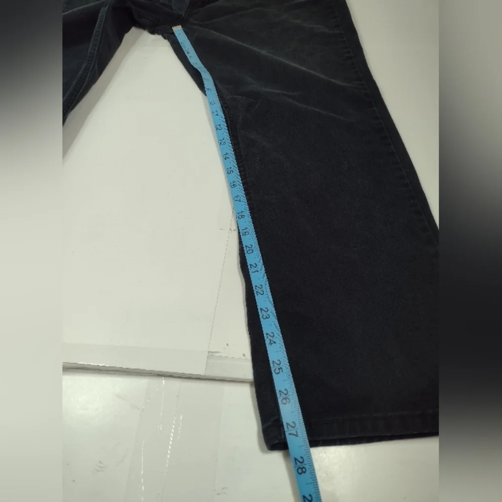 Levis sleek black