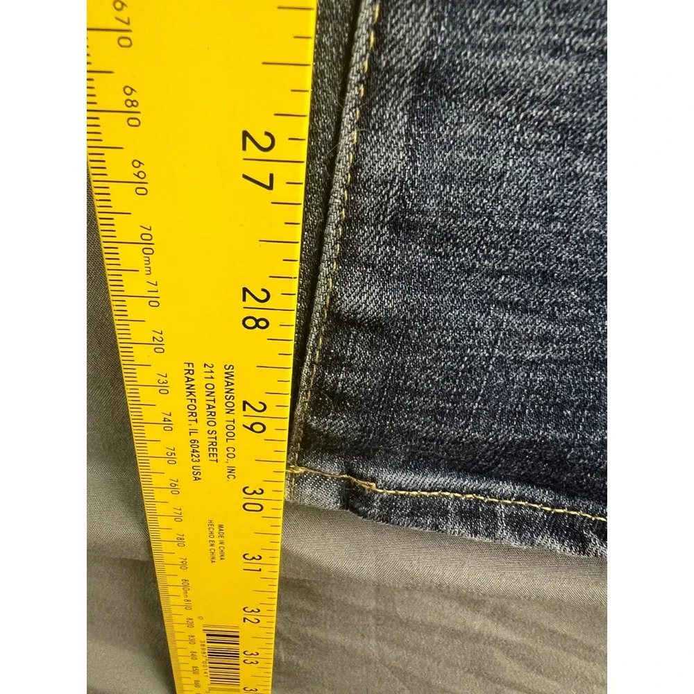 American Eagle Outfitters ships from