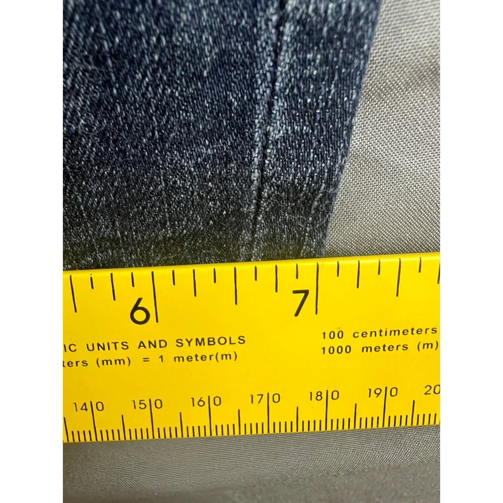 American Eagle Outfitters ships from