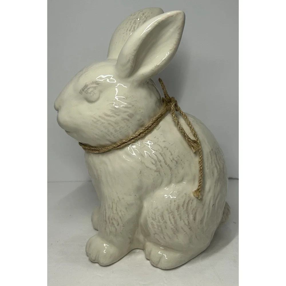 N/A rabbit figurine