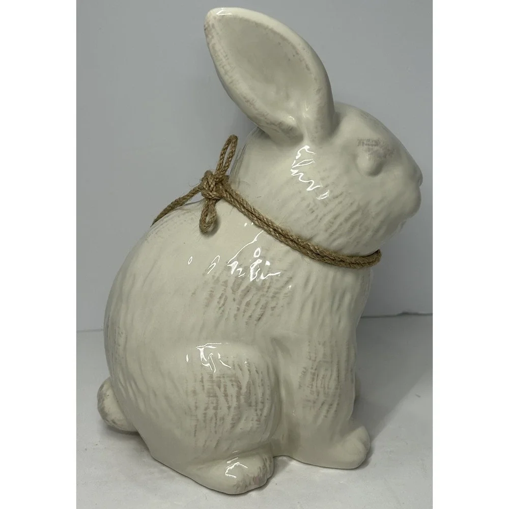 N/A rabbit figurine