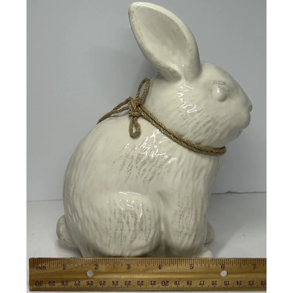 N/A rabbit figurine