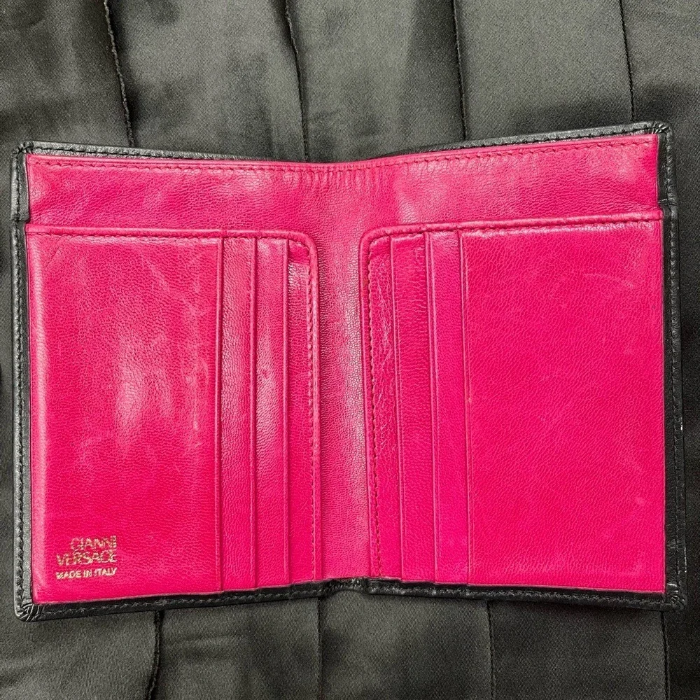 Gianni Versace Vintage La Medusa Black Pink Leather‎ Bi-Fold Wallet Cardholder