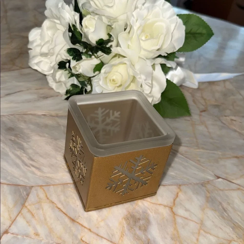 N/A elegant gold