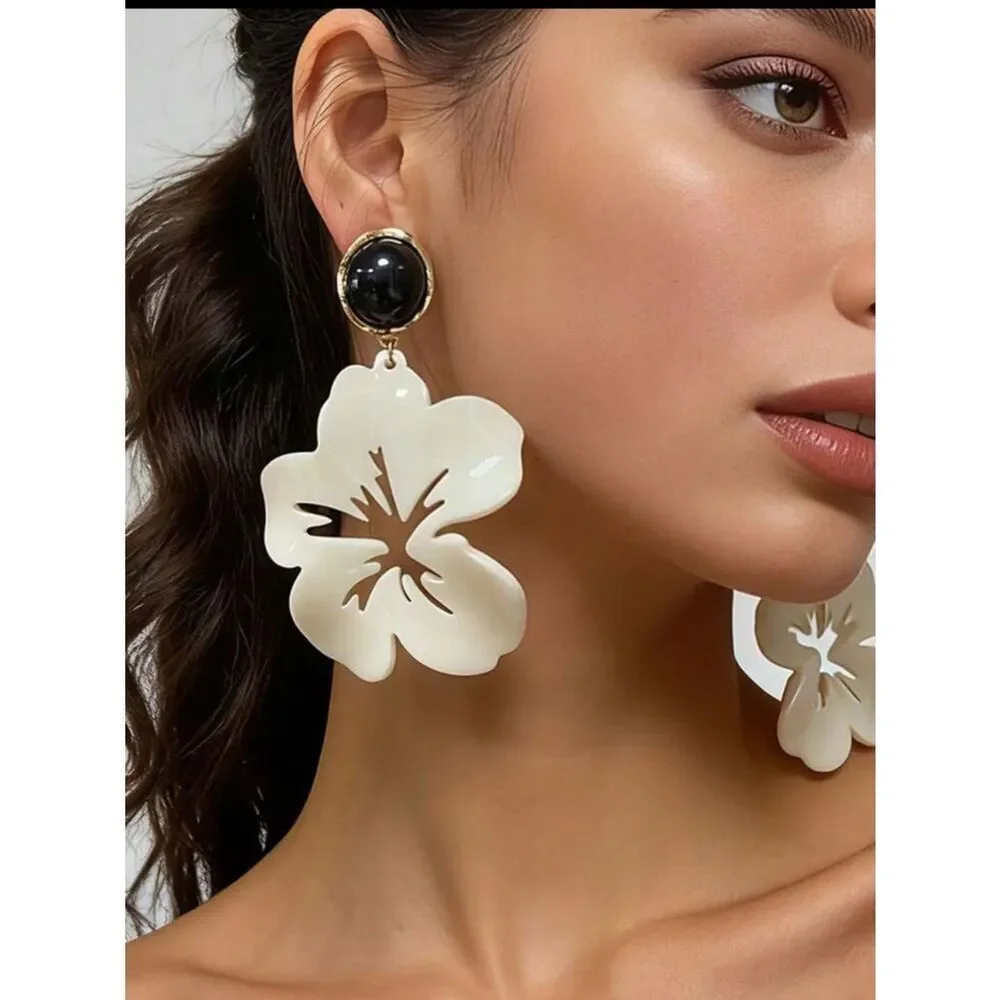 Elegant White Floral Drop Earrings with Black Accent - Women Jewelry R428