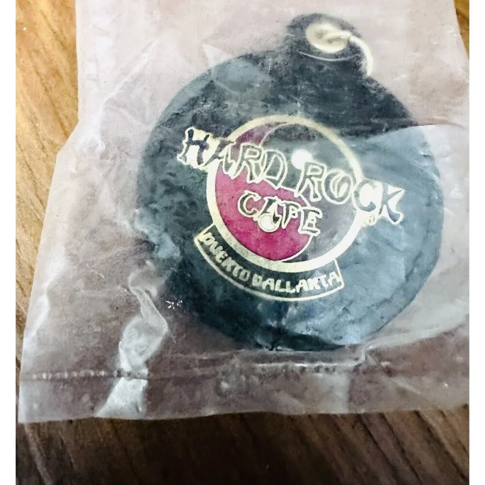 Hard Rock Cafe Puerto Vallarta,‎ Mexico Keychain Mexican Souvenir Keyring Gift