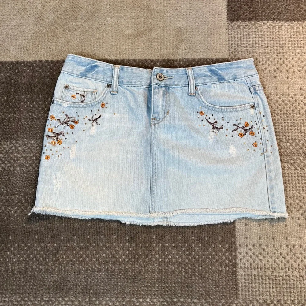 Aeropostale Womens‎ Light Wash Denim Mini Skirt Embroidered Beaded 3/4 Y2K 28X12