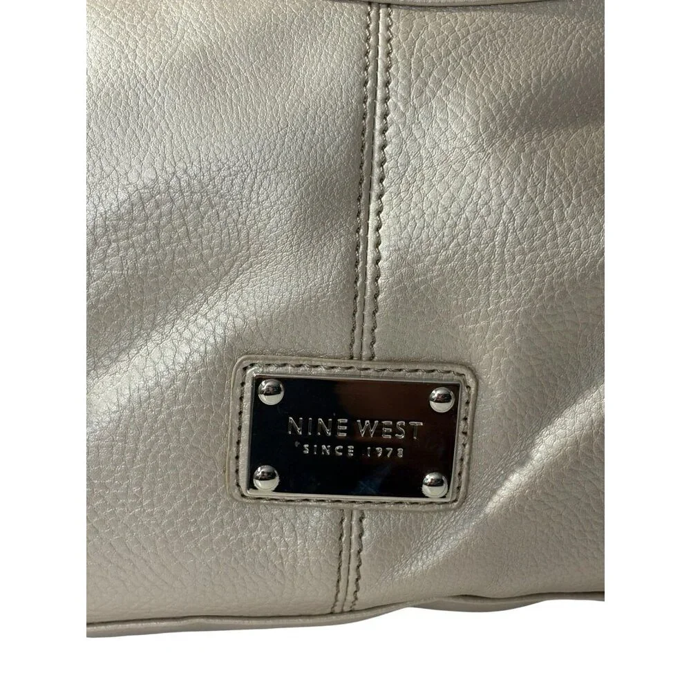 Nine West can pebbled