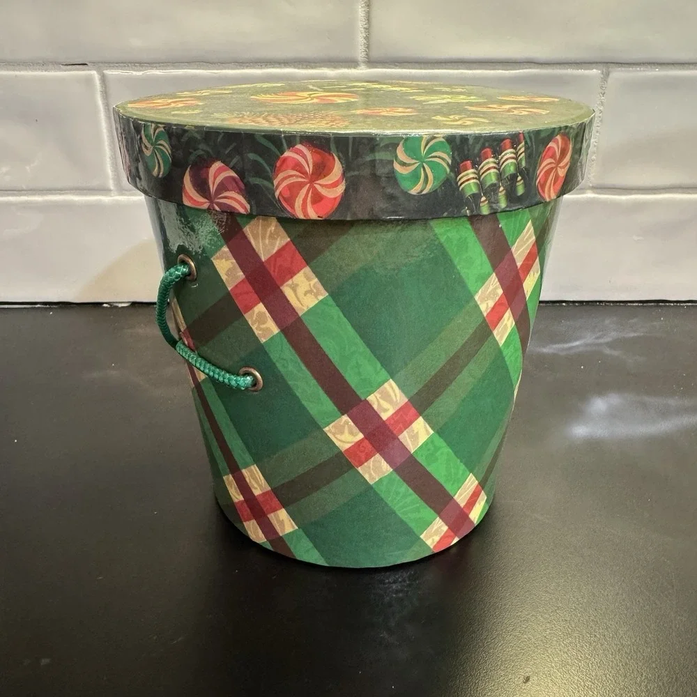 Vintage Round Christmas Gift Box Reusable‎ Hat Storage Green White Plaid