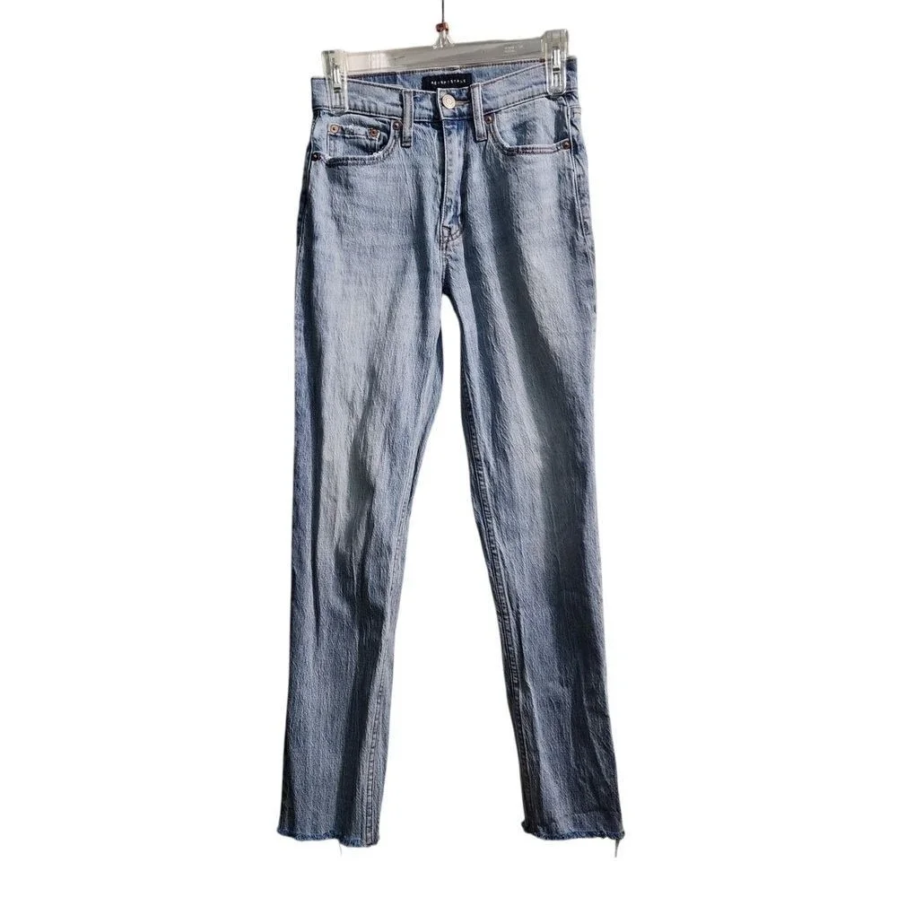 Aeropostale Mom Jeans Light‎ Wash Distressed Raw Hem High Rise Denim