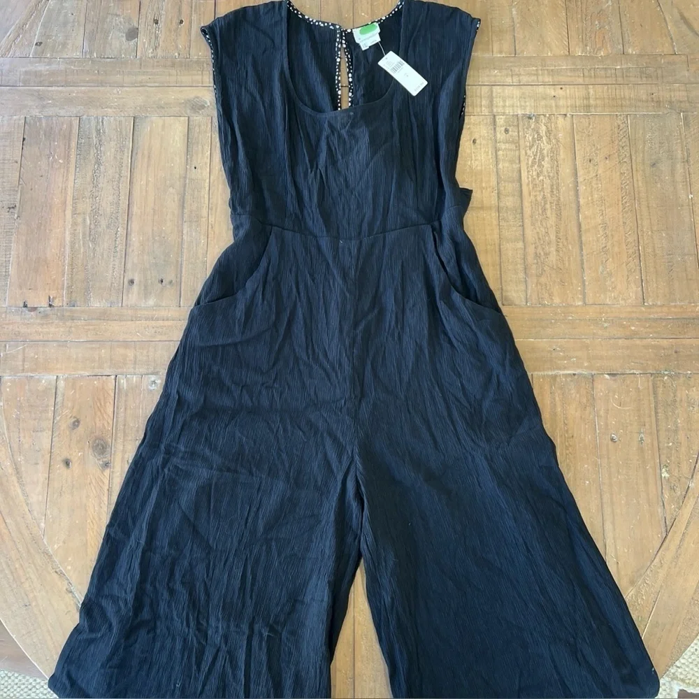 Anthropologie Black Cropped Wide leg Crinkle Cap Sleeve Jumpsuit NWT Size 4