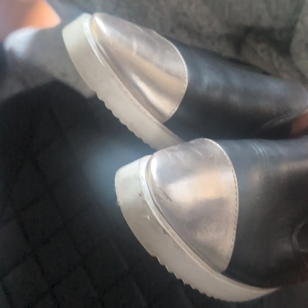 Karl Lagerfeld Size 8M Black & Silver Slip-On Loafers