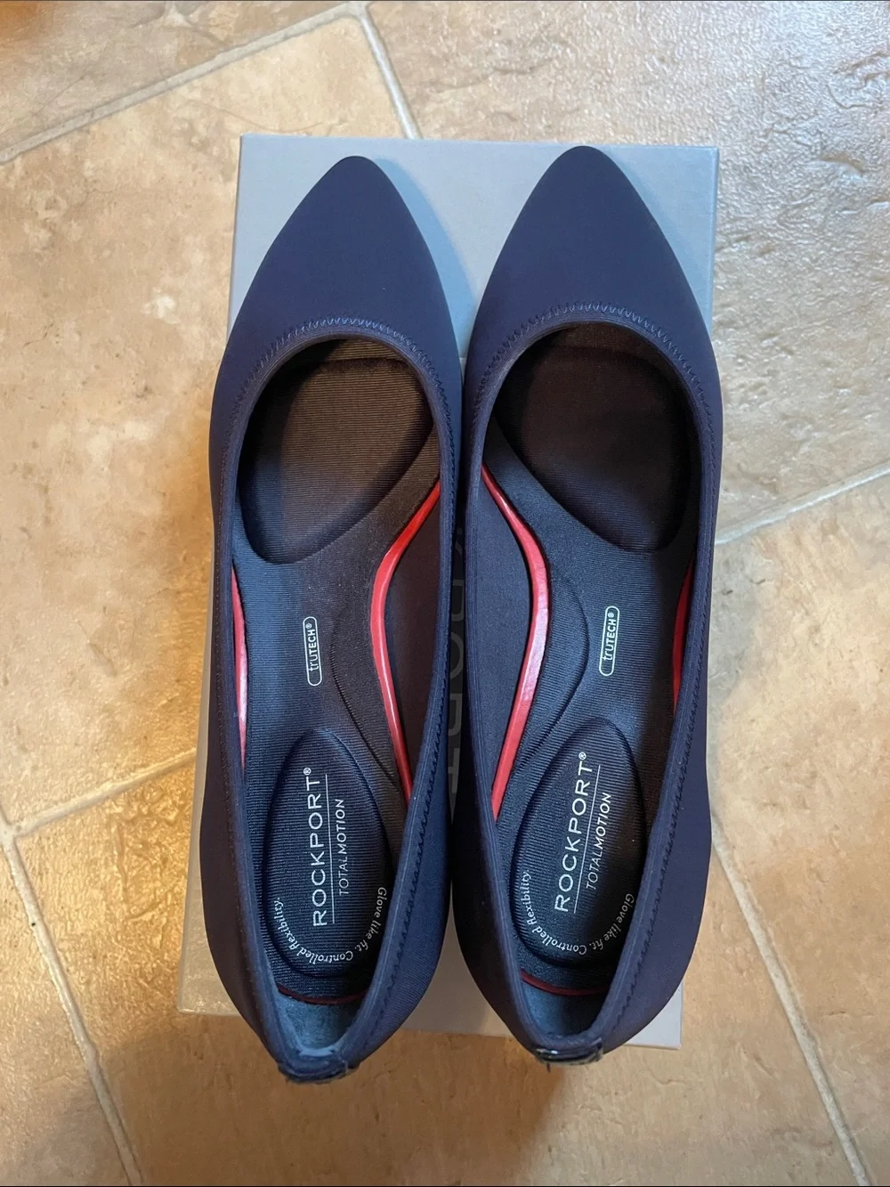 Rockport elegant pointed