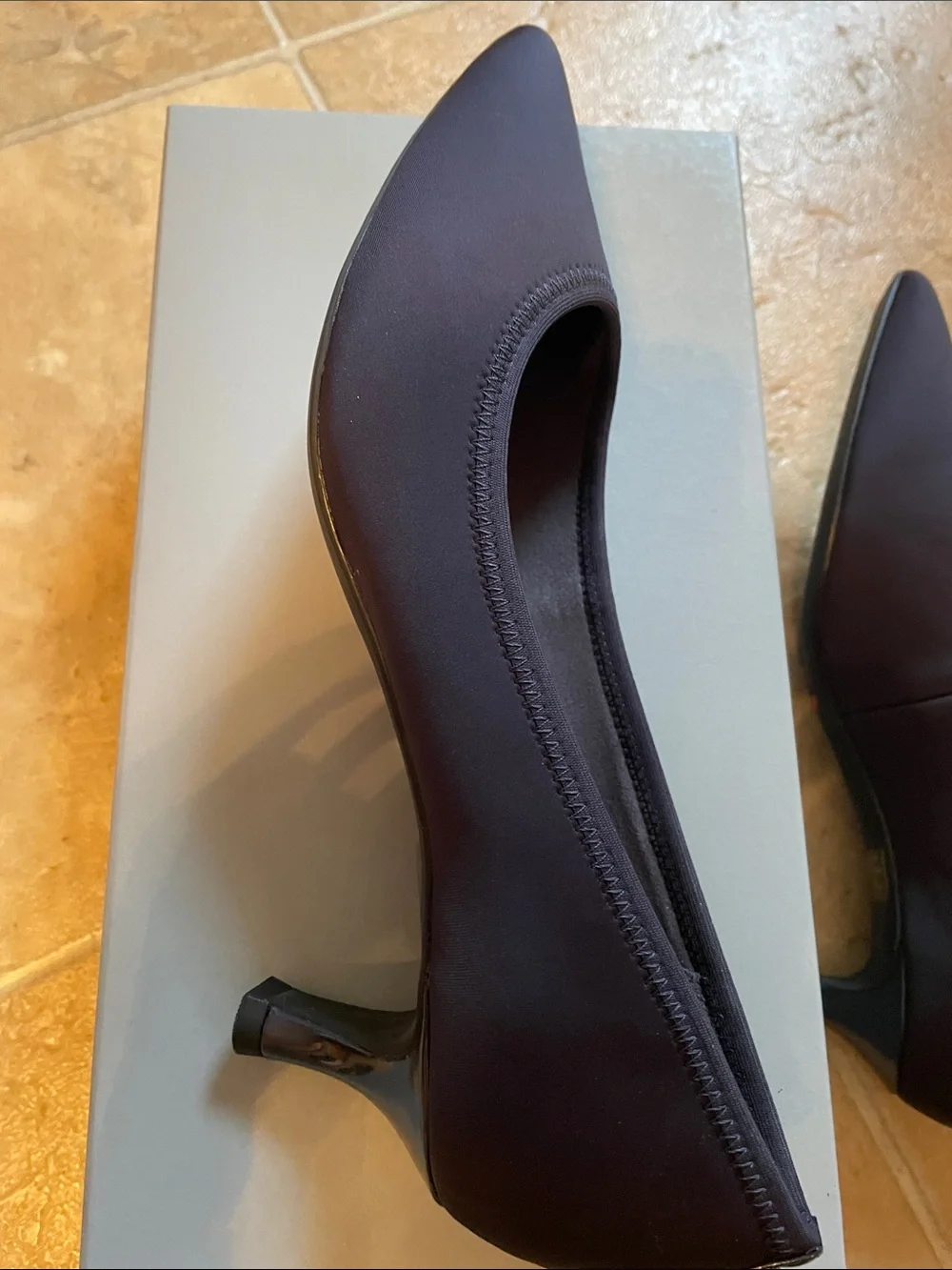 Rockport elegant pointed