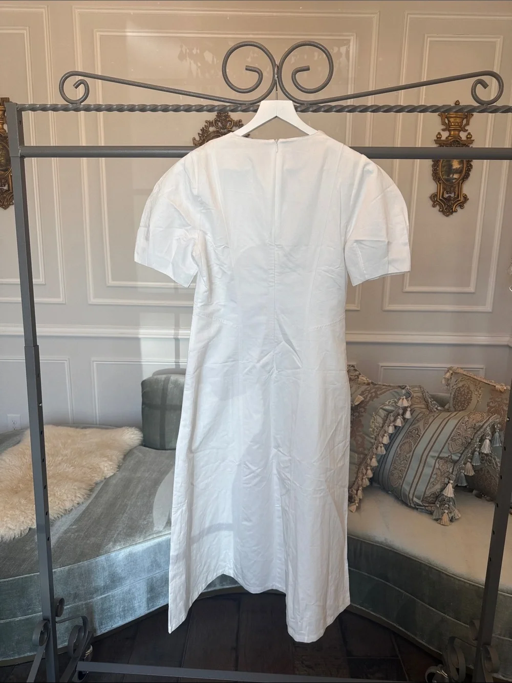 Zara minimalist white