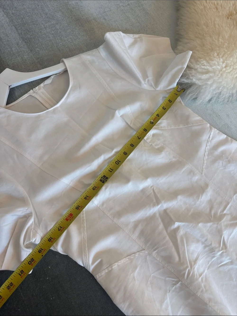 Zara minimalist white