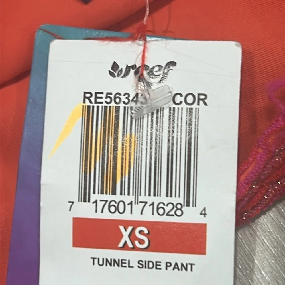 Reef tunnel side