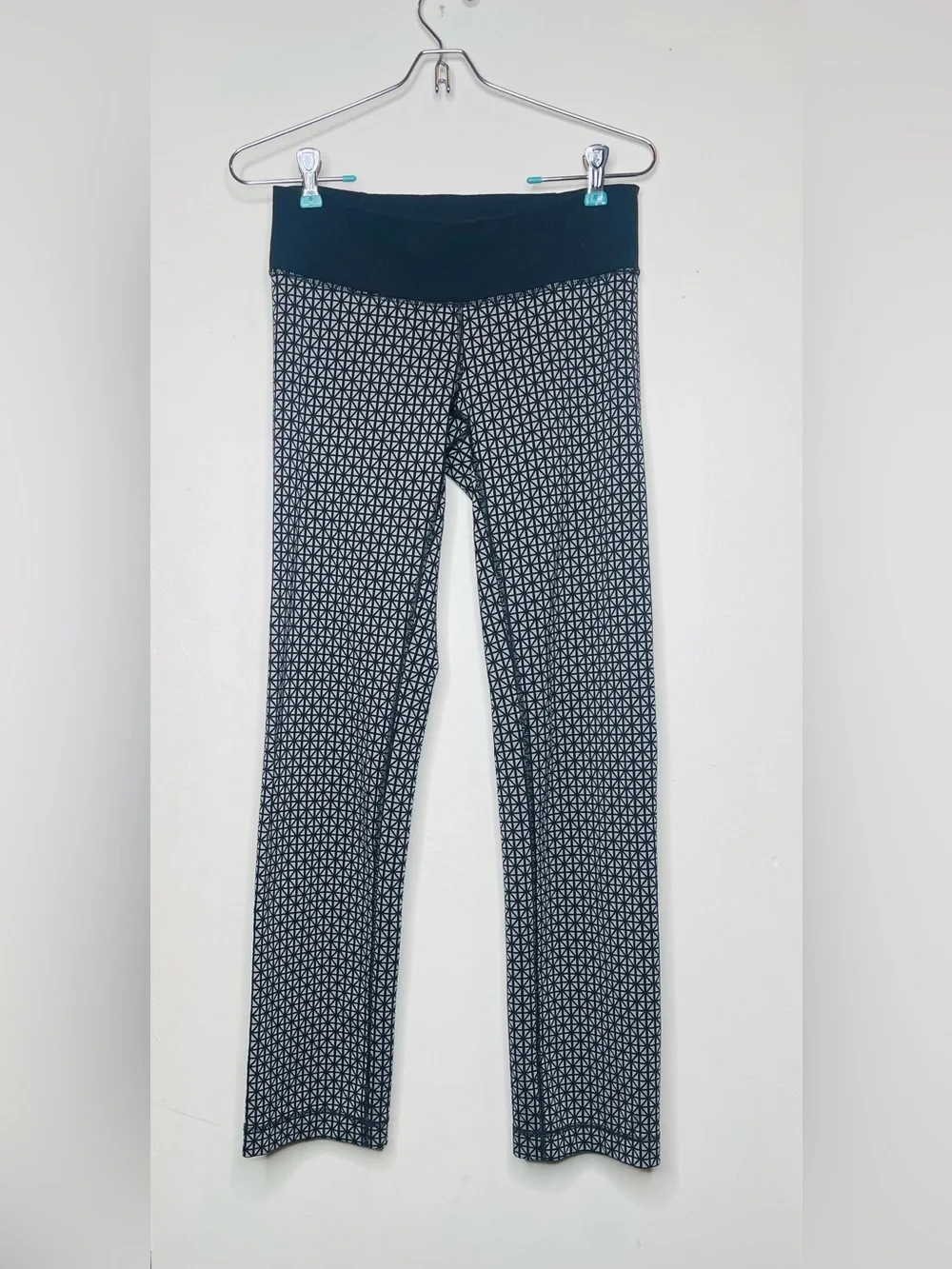 Lululemon Black & Gray Geometric Print Flare Leggings Size 4