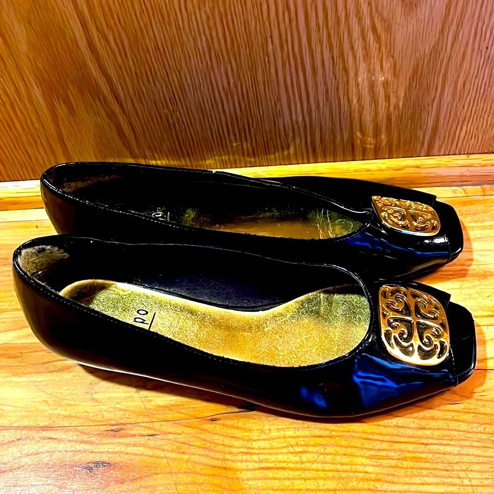 IMPO Alison vegan patent shiny peep toe gold accent mini wedge ballet flats VGUC