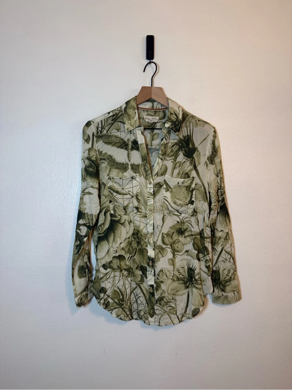 Anthropologie The‎ Romy Relaxed Buttondown Shirt by Pilcro: Manel Villalonga
