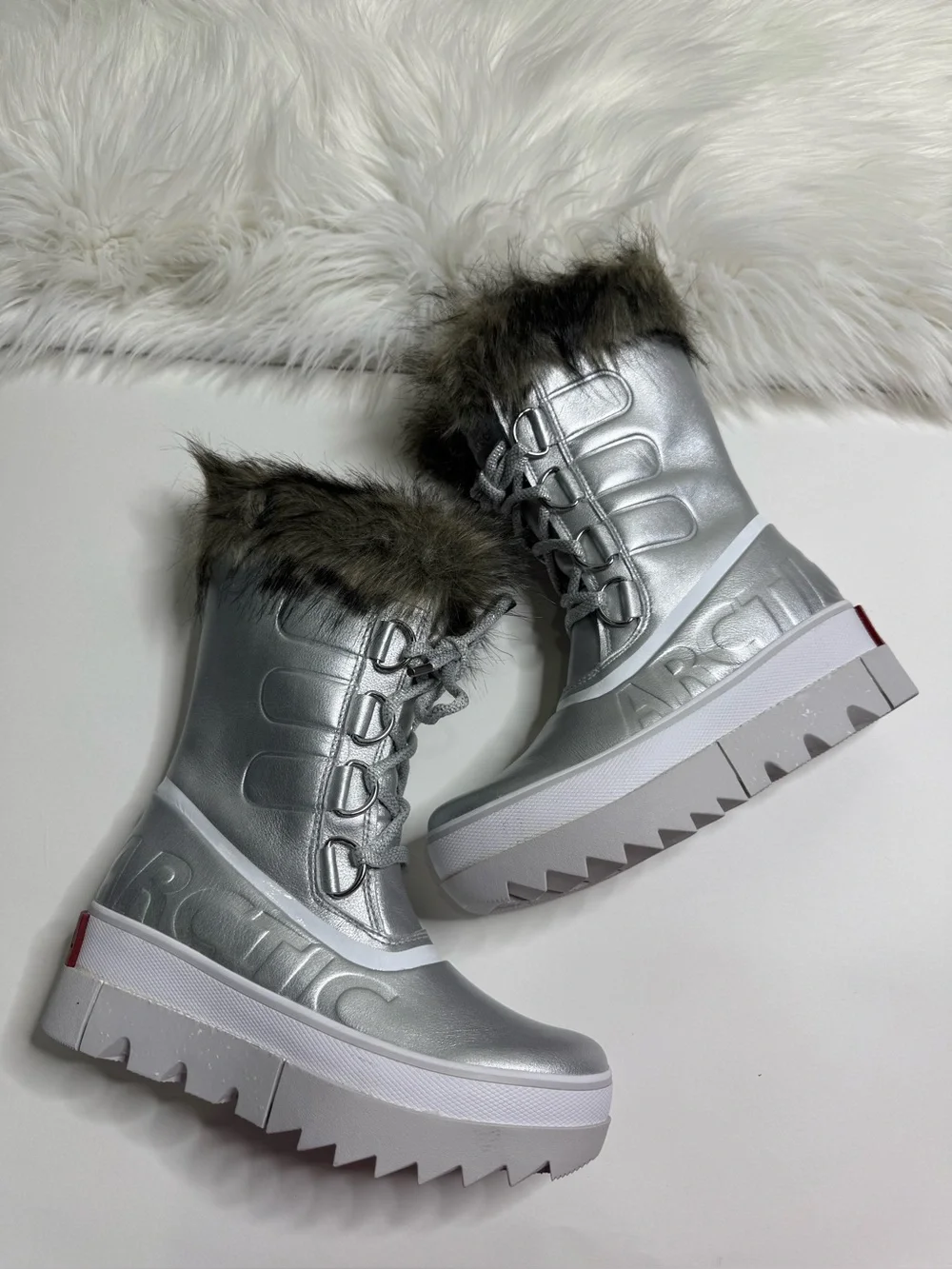 Sorel shine through