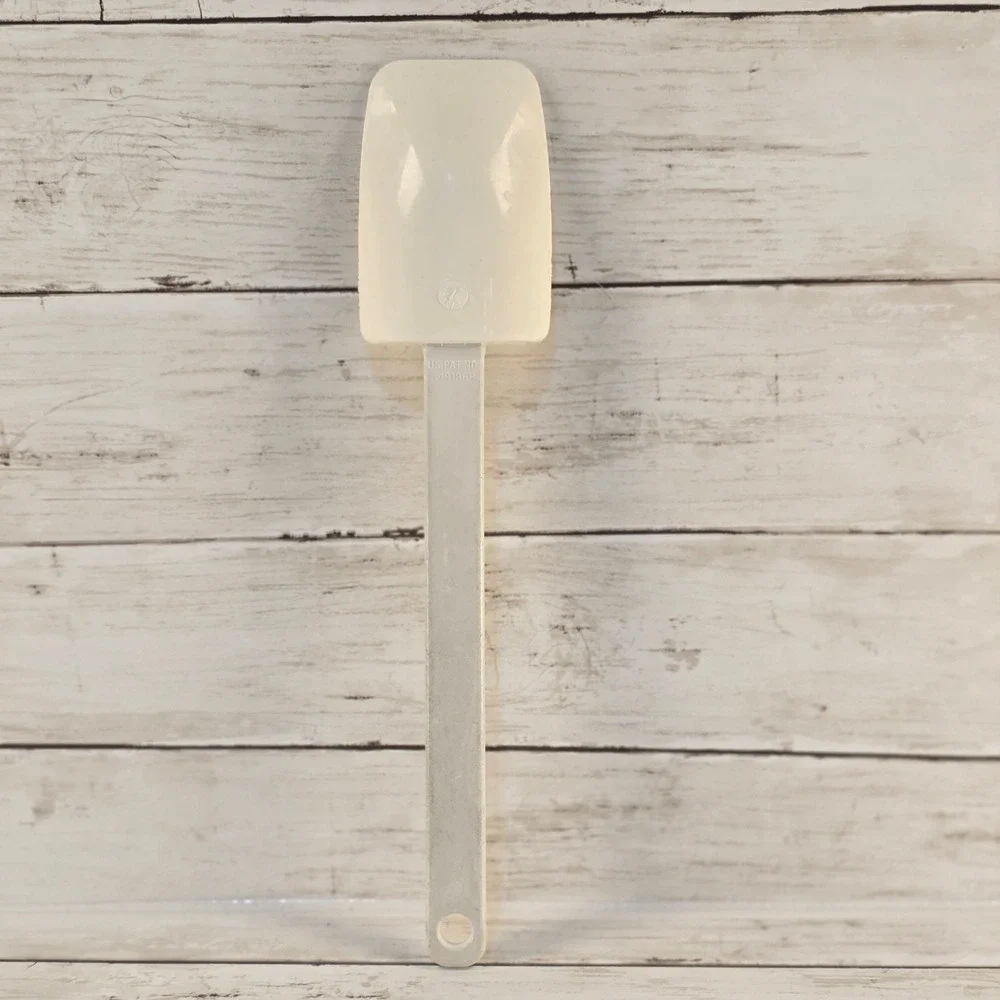 The Pampered Chef Skinny‎ Scraper White Silicone Spatula Kitchen Tool 1655 USA