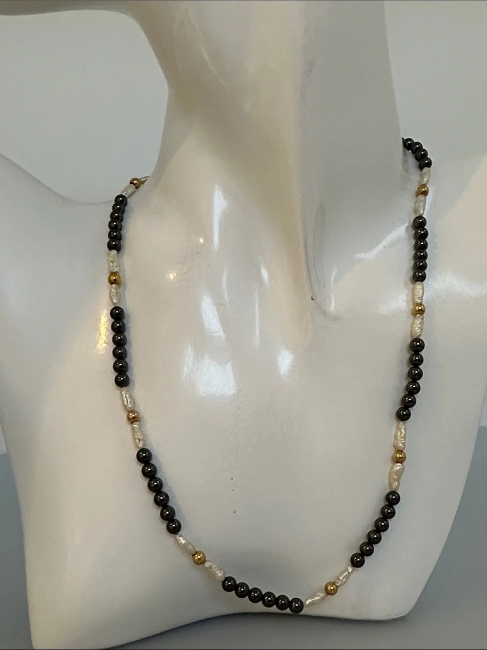 14k real solid Gold with Gold bolls and Freshwater Pearls Necklace​​​
