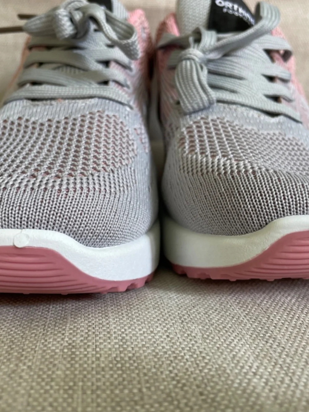 Orthora sneaker type