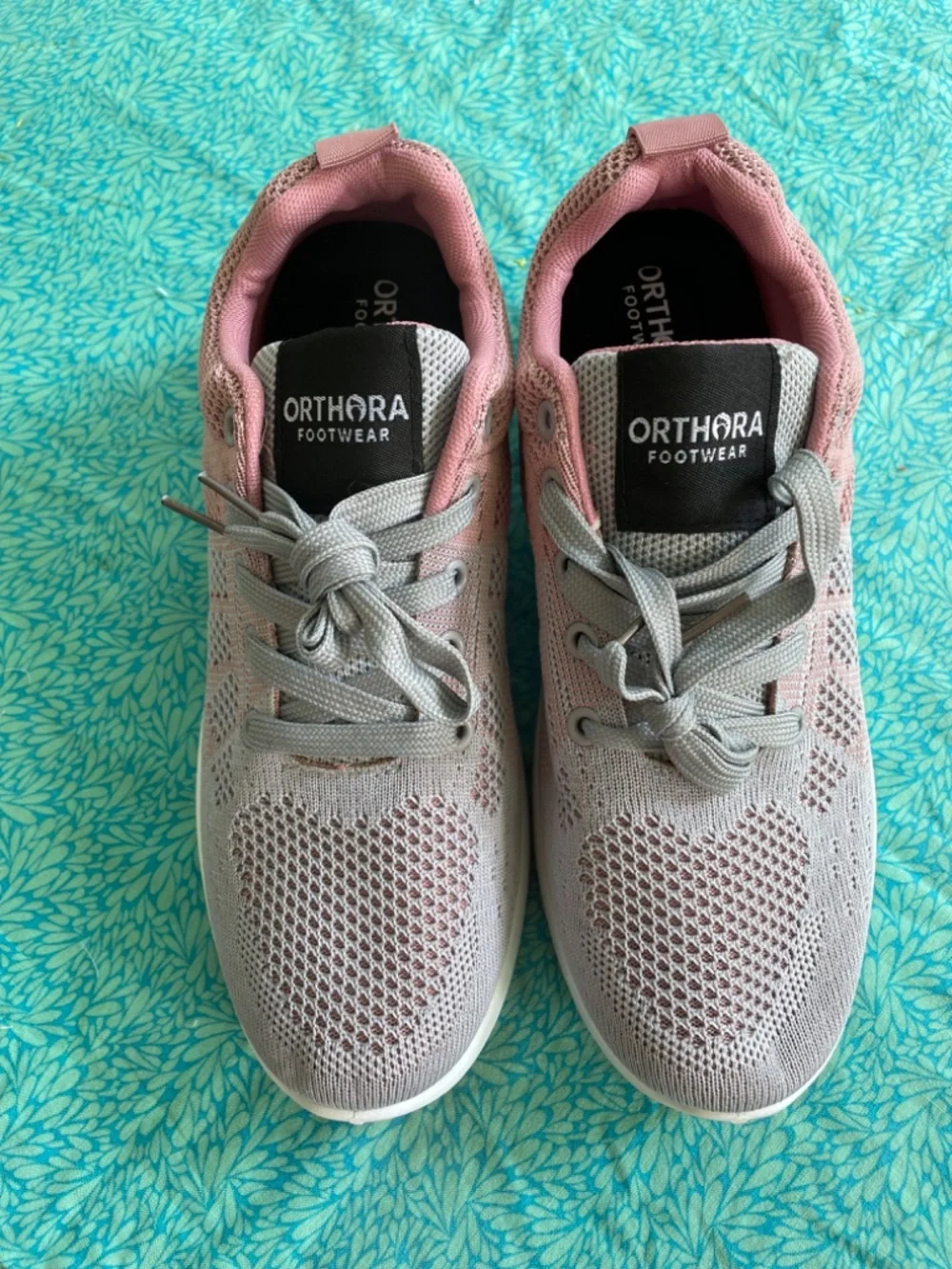 Orthora sneaker type