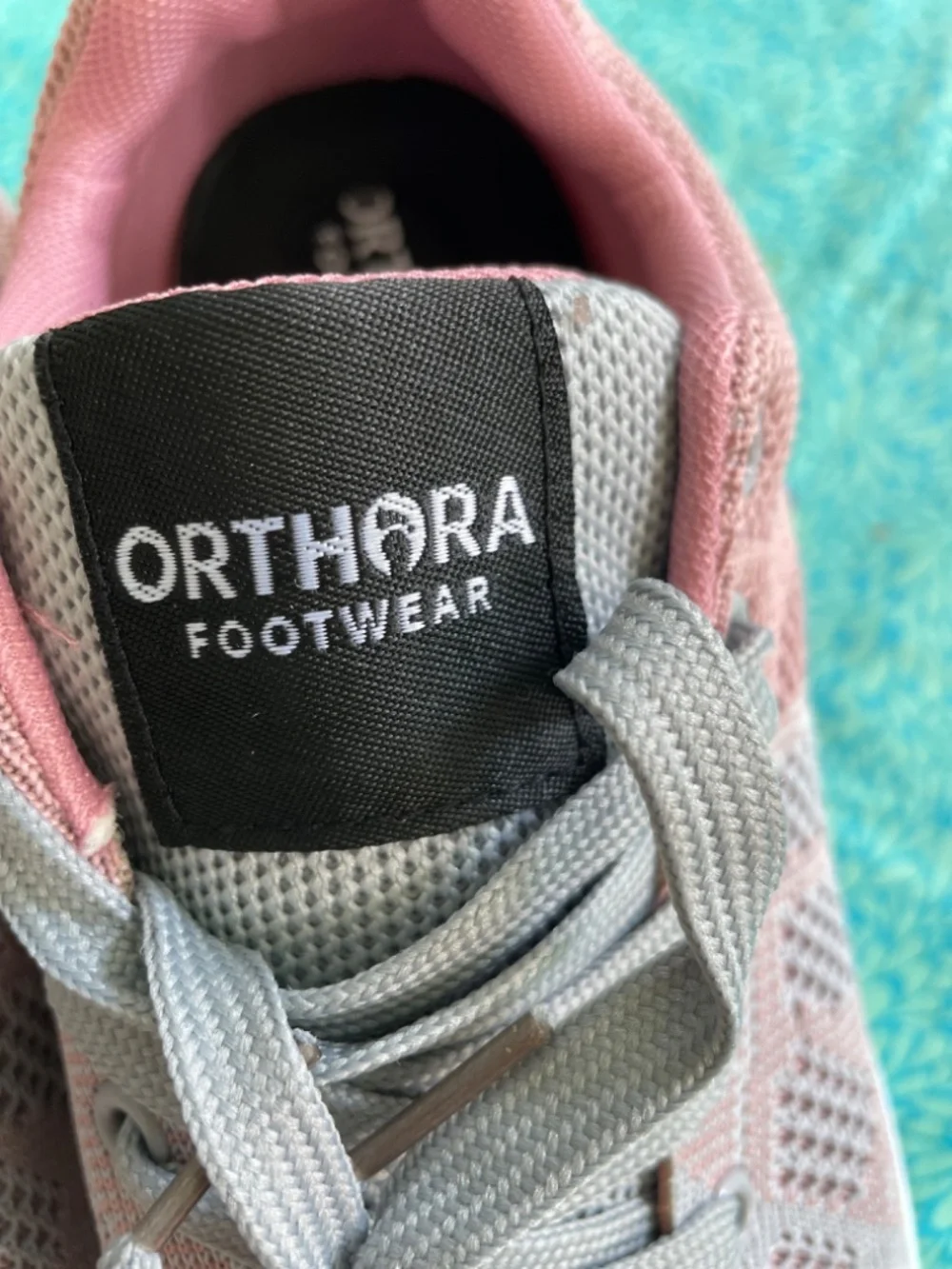 Orthora sneaker type