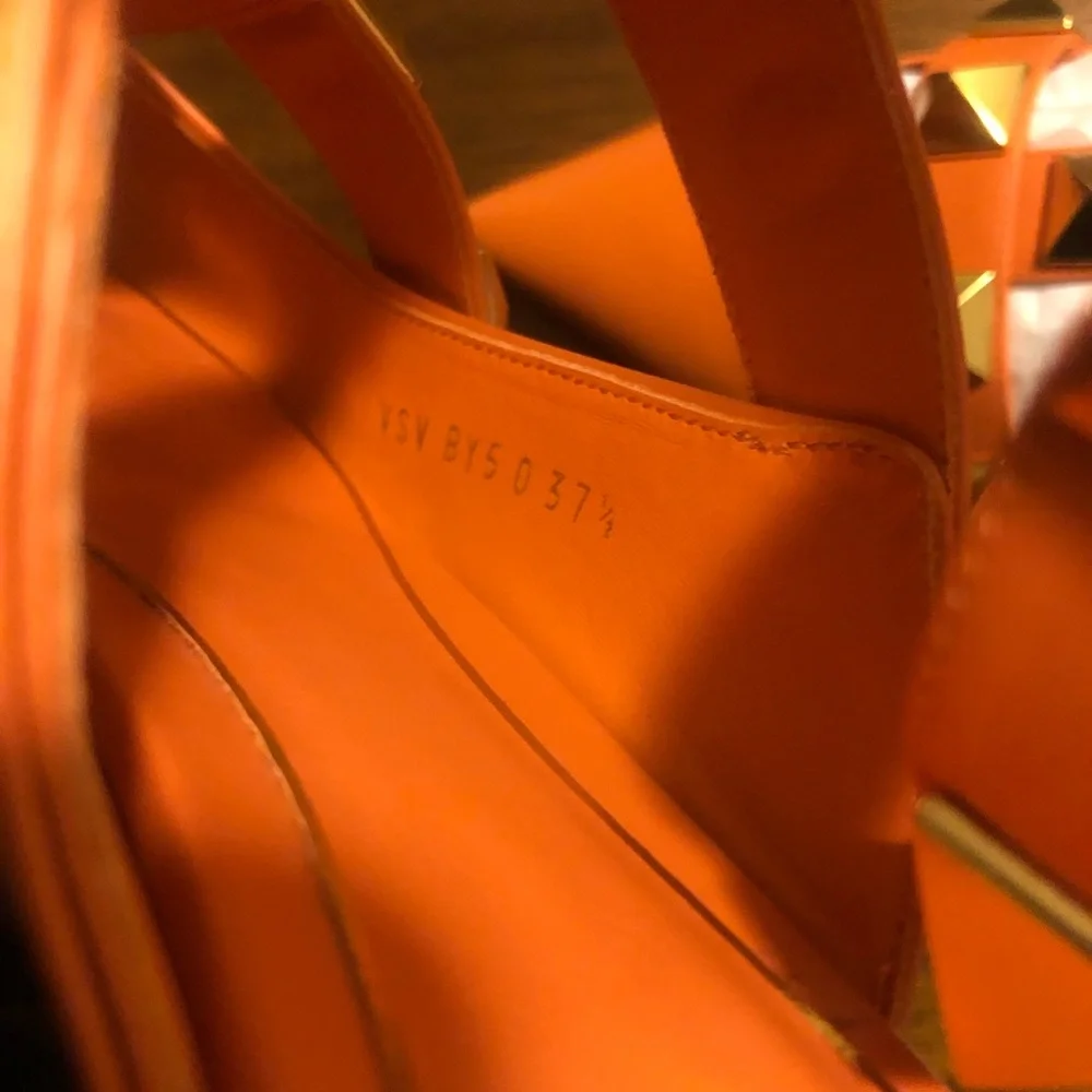 Valentino nib $1100