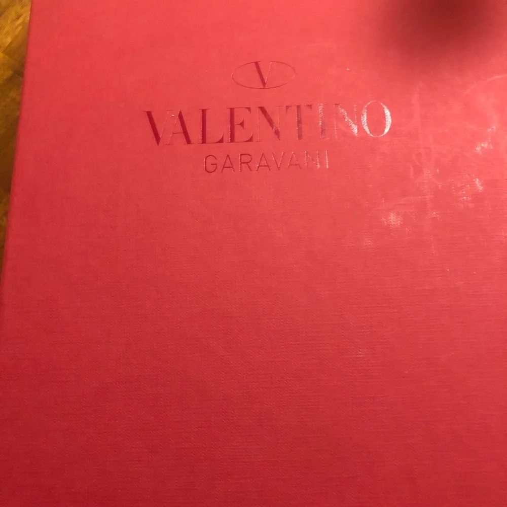 Valentino nib $1100