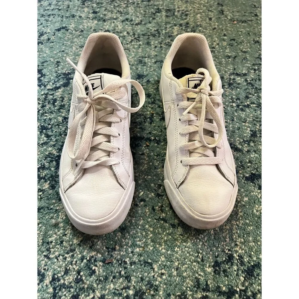 Nike court royale