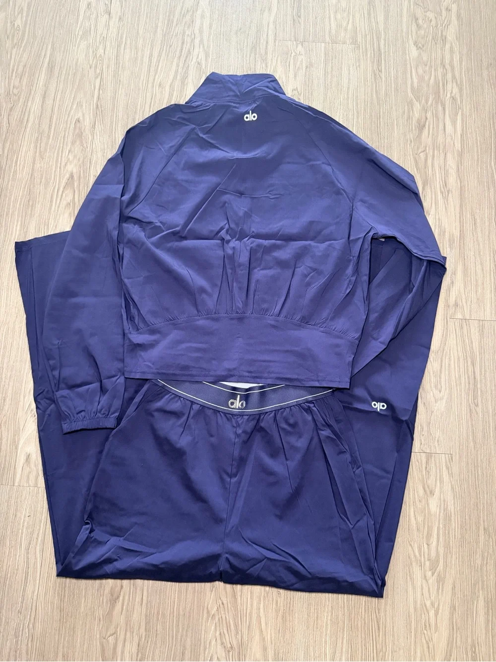 ALO Yoga breathable windbreaker