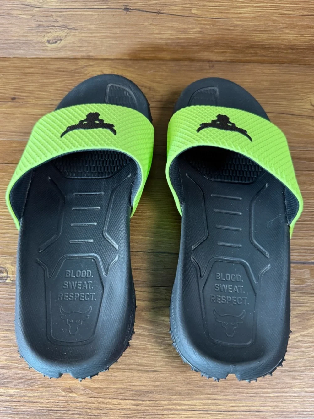 Under Armour Project Rock Fat Tire Slides Men's Size 9 Black Volt Sandals Shoes‎
