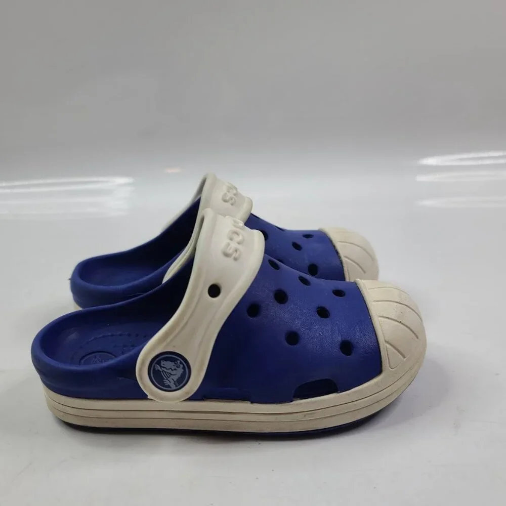 Crocs brand csaual bump