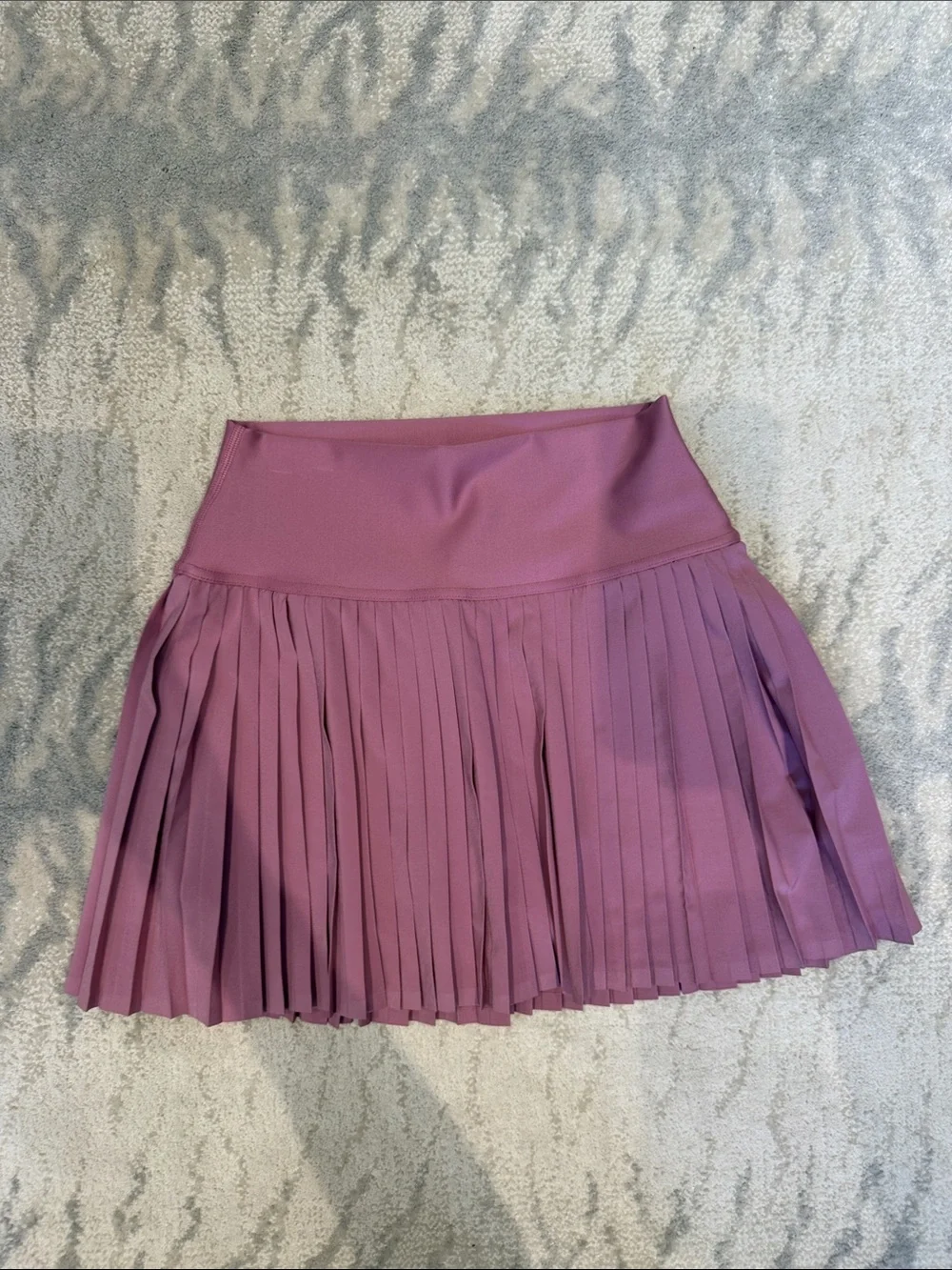 ALO Yoga high modern flattering