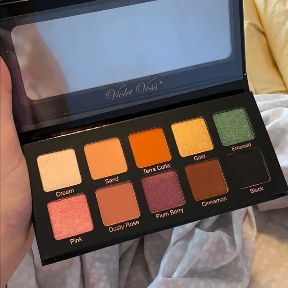 Violet Voss Essentials Palatte