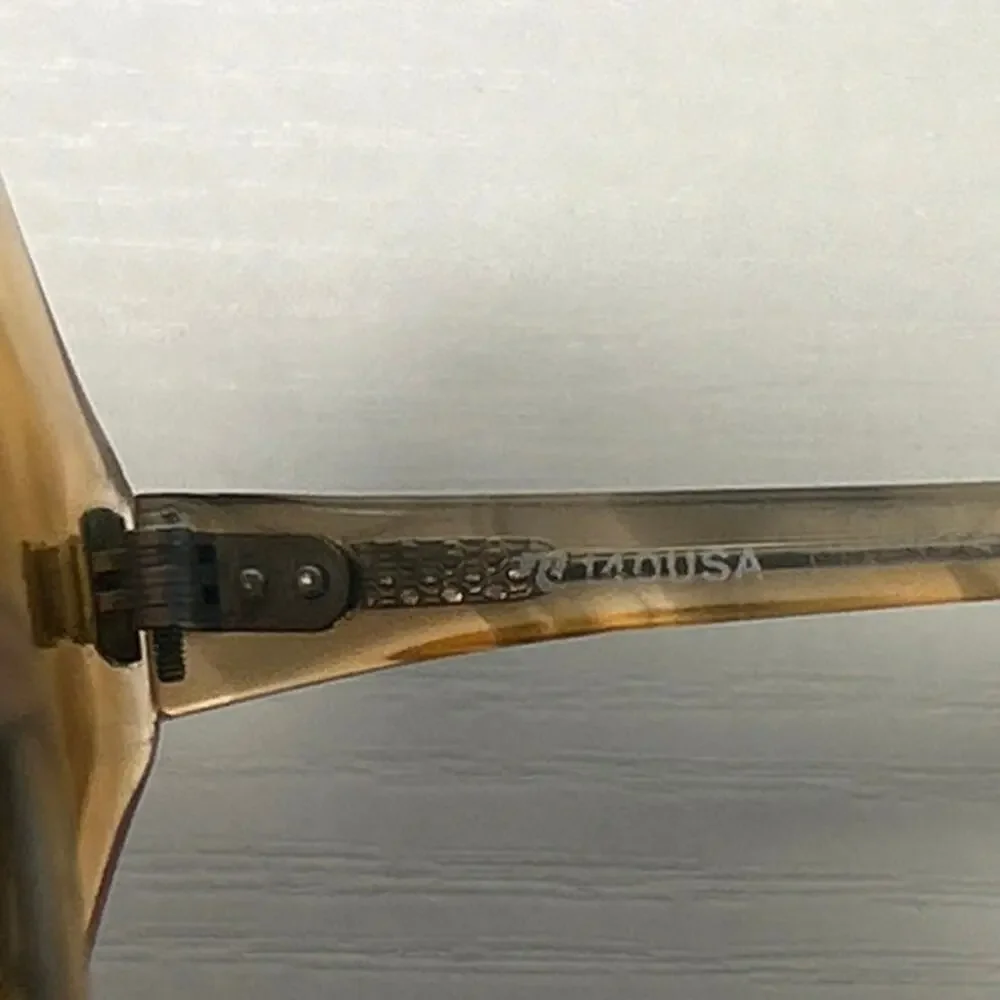 Unknown vintage translucent