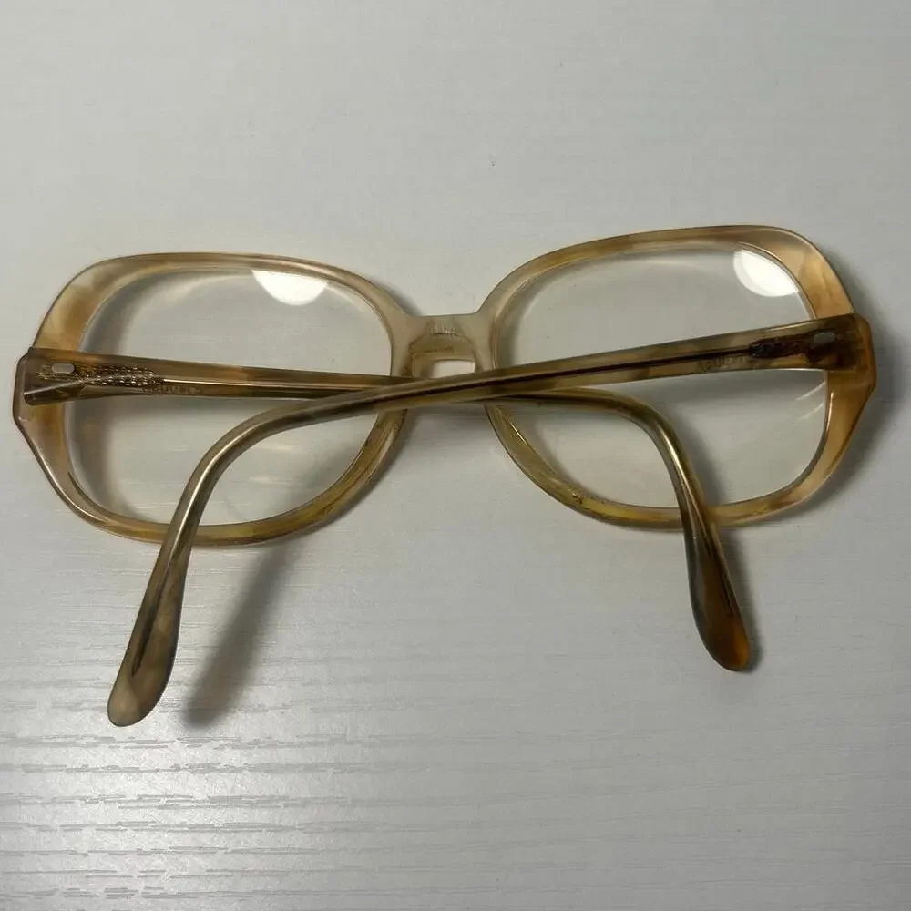 Unknown vintage translucent