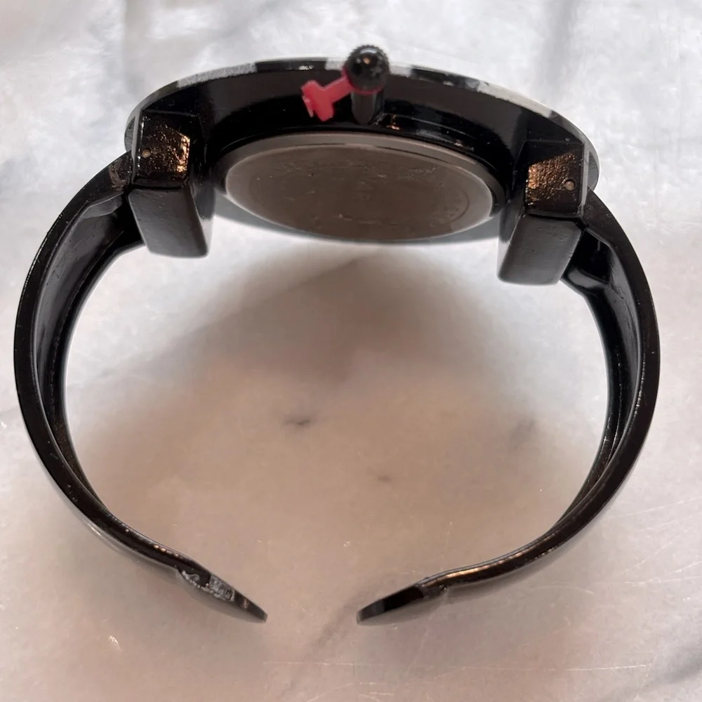Narmi stylish cuff