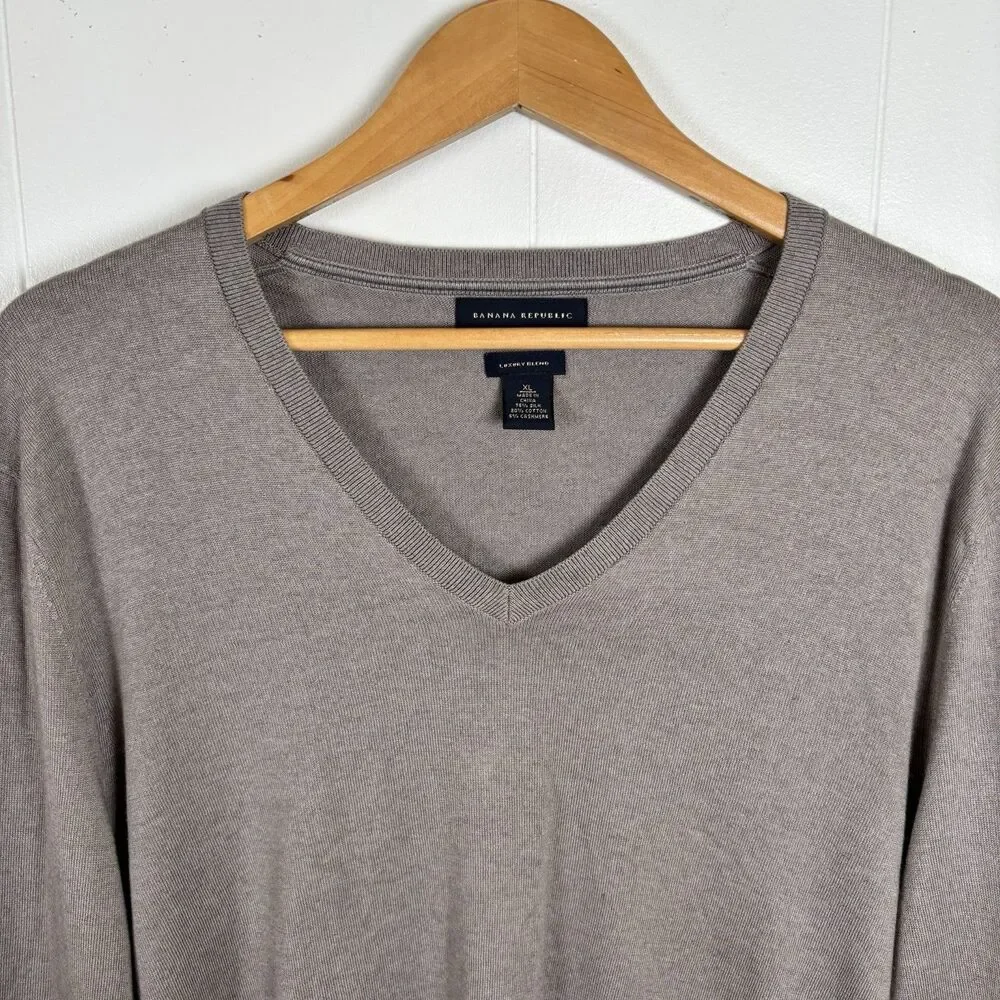 Banana Republic pristine banana