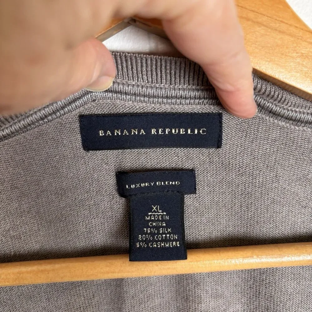 Banana Republic pristine banana